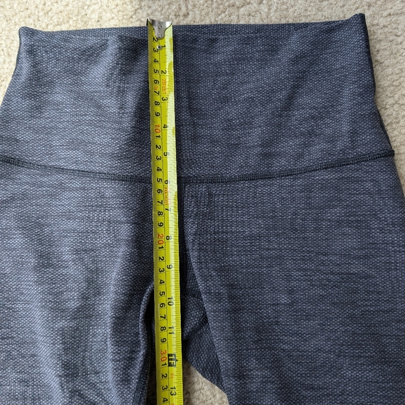 Lululemon Gray Cropped Leggings Sz 8 Stretch - Picture 6 of 10